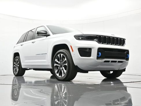 Used 2023 Jeep Grand Cherokee Overland w/ Luxury Tech Group IV image 39