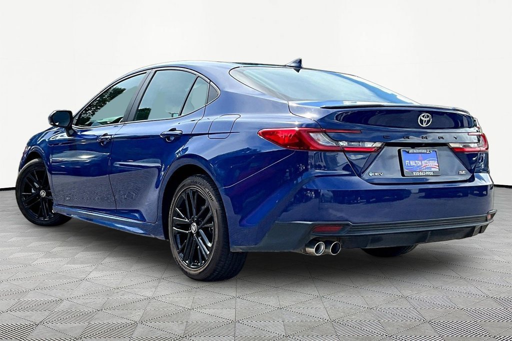 Used 2025 Toyota Camry SE FWD image 5