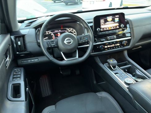 Used 2025 Nissan Pathfinder SV AWD/4WD image 19
