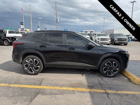Used 2025 Chevrolet Trax RS image 2