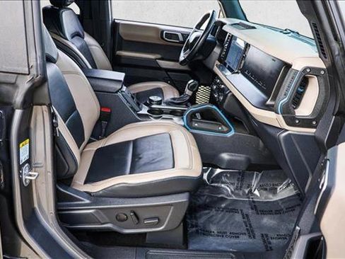 Used 2023 Ford Bronco Wildtrak image 28
