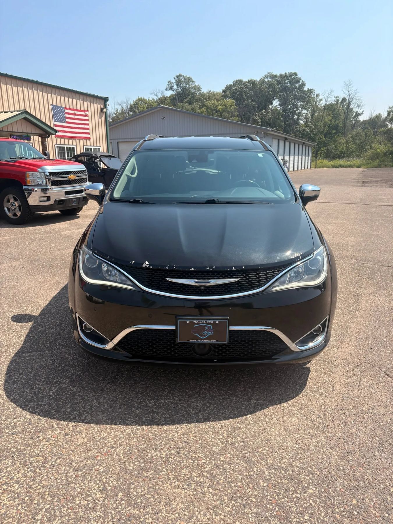 Used 2017 Chrysler Pacifica Limited w/ Advanced Safetytec Group FWD image 2