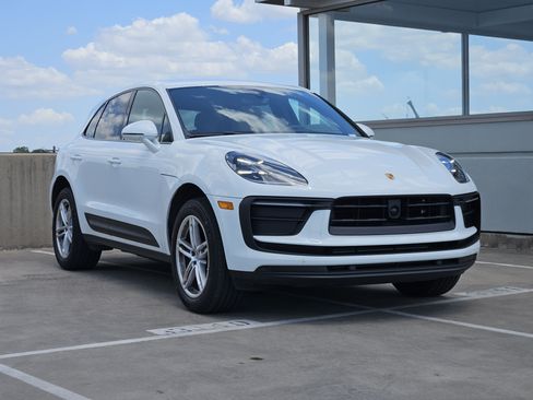 Certified 2026 Porsche Macan AWD/4WD image 10