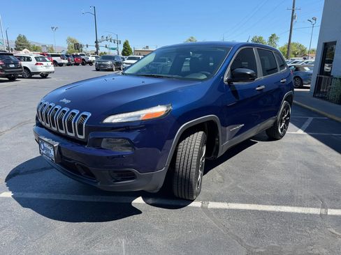 Used 2014 Jeep Cherokee Sport FWD image 3