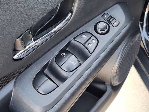 Used 2023 Nissan Kicks SV FWD image 21
