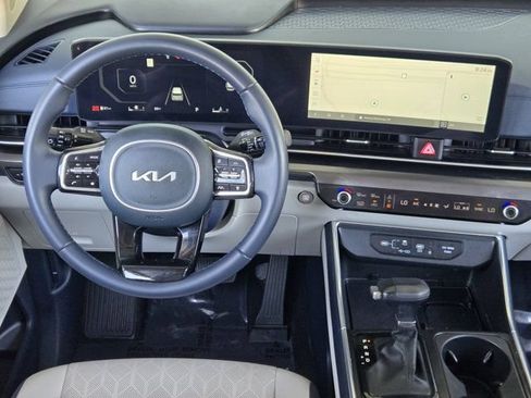 Used 2025 Kia Carnival SX FWD image 27