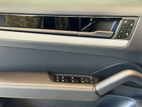Certified 2025 Porsche Cayenne image 11