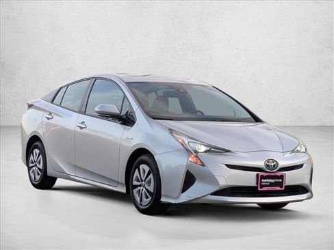 Used 2017 Toyota Prius Four image 3