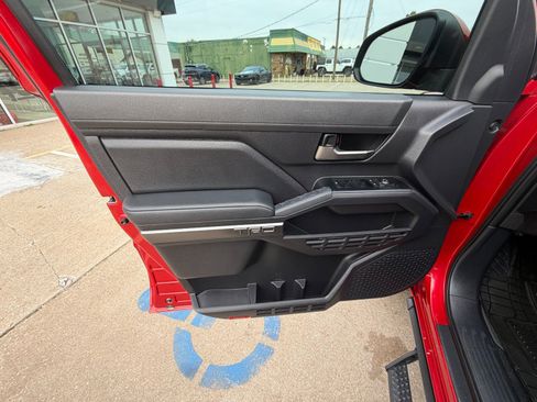 Used 2025 Toyota Tacoma TRD Off-Road image 10