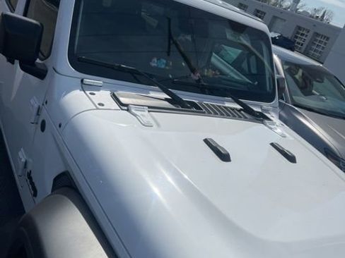 Used 2025 Jeep Wrangler Sport S image 9