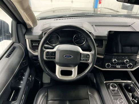 Used 2024 Ford Expedition XLT image 11