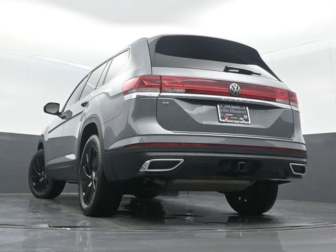 Used 2025 Volkswagen Atlas SE image 35