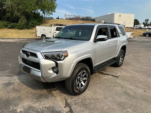 Used 2024 Toyota 4Runner TRD Off-Road Premium image 2