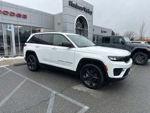 Certified 2023 Jeep Grand Cherokee Altitude AWD/4WD image 5