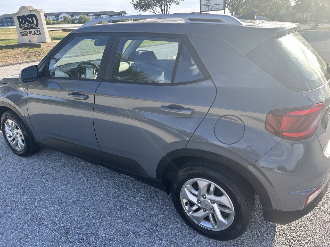 Used 2020 Hyundai Venue SEL FWD image 6