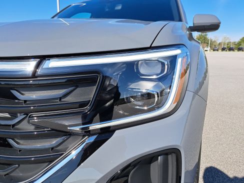 New 2026 Volkswagen Atlas Cross Sport SE image 26