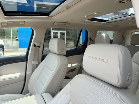 Used 2023 GMC Acadia Denali w/ Denali Ultimate Package FWD image 24