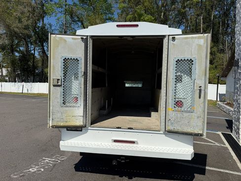 Used 2012 Ford F550 2WD Regular Cab Super Duty image 5