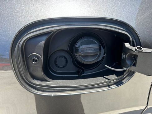 Certified 2024 Porsche Cayenne AWD/4WD image 43