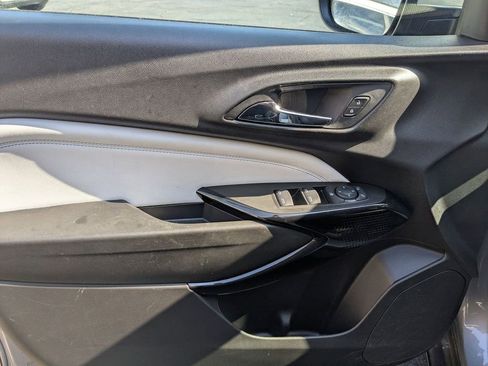 Used 2025 Chevrolet Trax LT w/ LT Convenience Package image 19