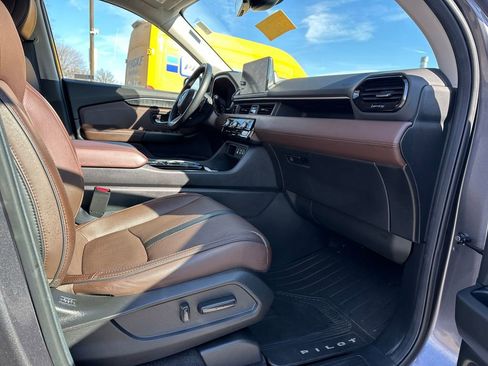 Used 2025 Honda Pilot Elite image 21