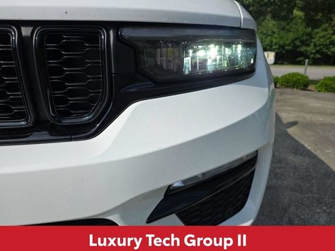 Used 2023 Jeep Grand Cherokee Limited w/ Luxury Tech Group II RWD image 8