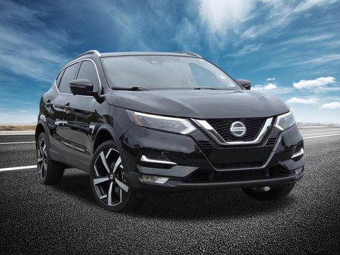Used 2022 Nissan Rogue Sport SL w/ Premium Package FWD image 2