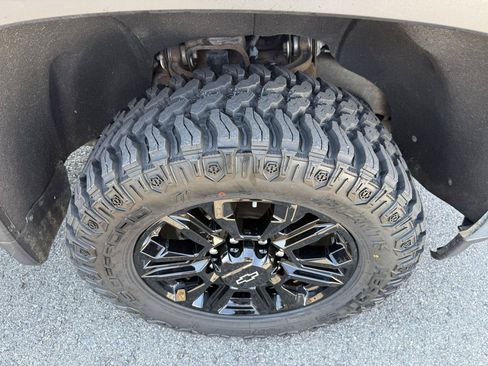 Used 2023 Chevrolet Silverado 2500 LT AWD/4WD image 36