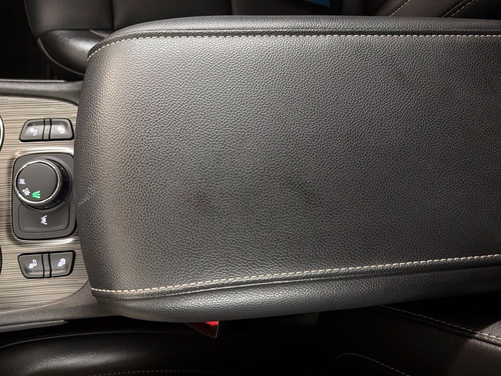 Used 2023 GMC Acadia SLT FWD image 30