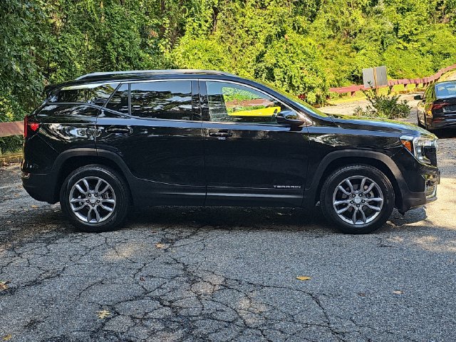 Used 2024 GMC Terrain SLT AWD/4WD image 2