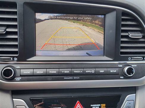 Used 2017 Hyundai Elantra SE image 15