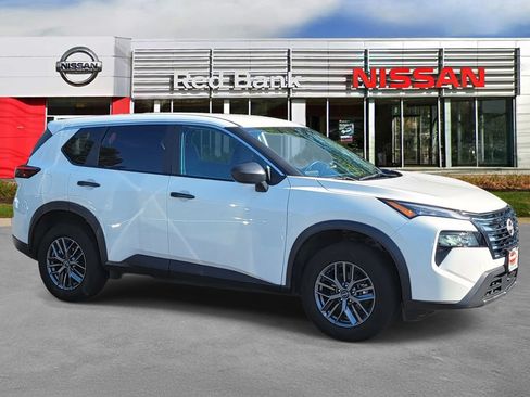 Used 2024 Nissan Rogue S AWD/4WD image 2