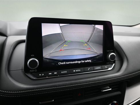 Used 2025 Nissan Rogue SV FWD image 11