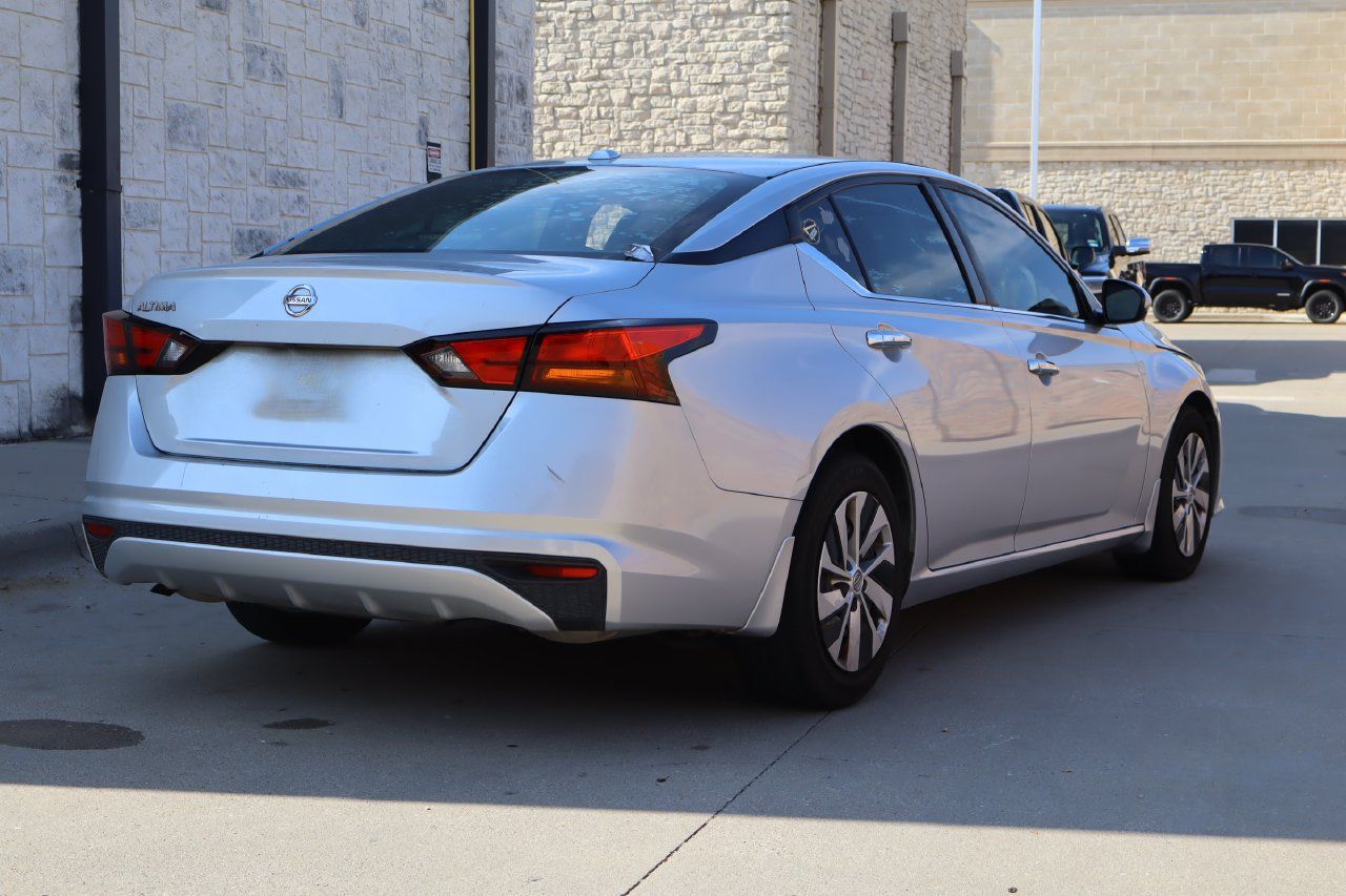 Used 2019 Nissan Altima 2.5 S FWD image 3