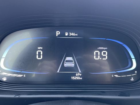 Used 2024 Hyundai Venue Limited image 17