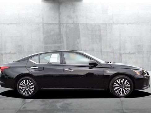 Certified 2025 Nissan Altima 2.5 SV image 5