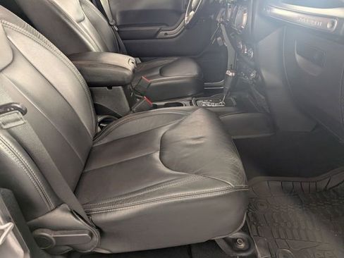 Used 2018 Jeep Wrangler Unlimited Sahara image 28