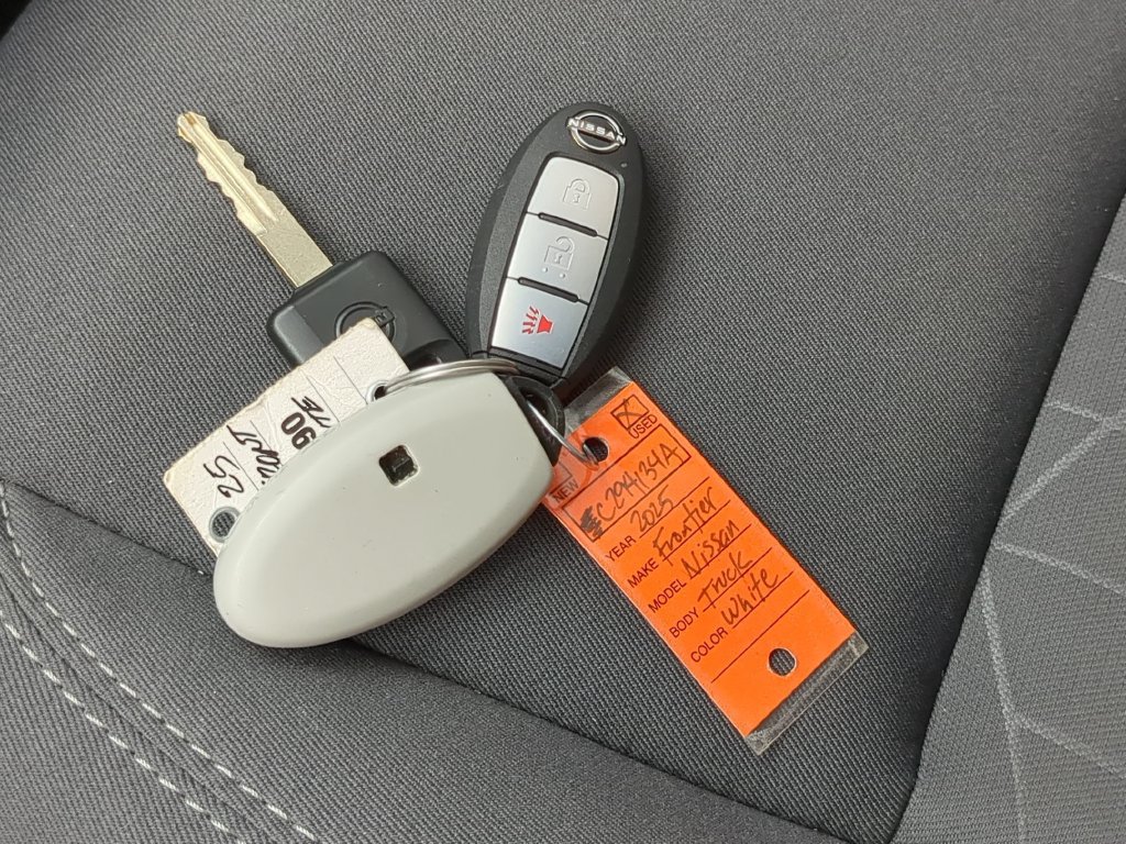 Certified 2025 Nissan Frontier SV RWD image 33