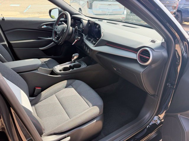 Certified 2024 Chevrolet Trax RS w/ Sunroof Package FWD image 19