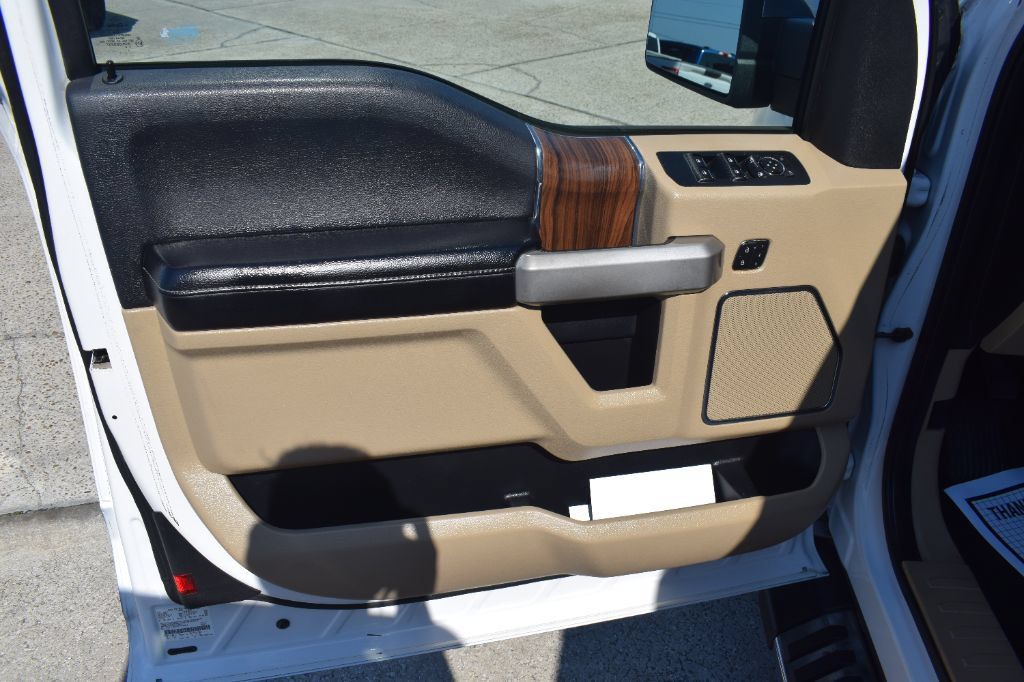 Used 2015 Ford F150 Lariat w/ Equipment Group 502A Luxury AWD/4WD image 9
