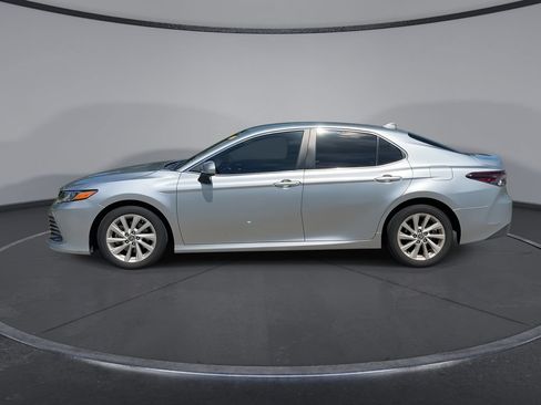 Used 2023 Toyota Camry LE FWD image 5