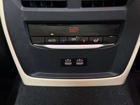 Used 2025 BMW 330i xDrive Sedan w/ Convenience Package image 11