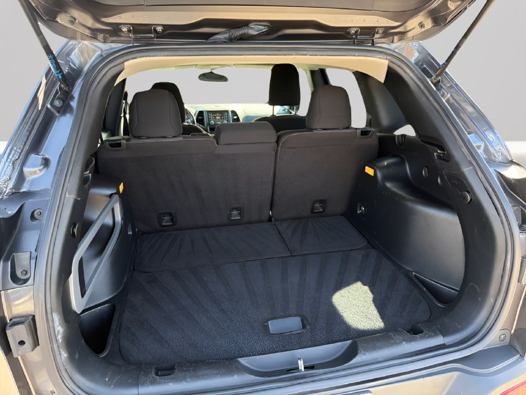 Used 2016 Jeep Cherokee Sport FWD image 40