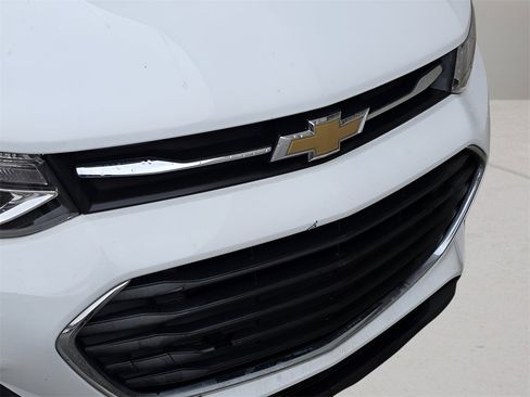 Used 2020 Chevrolet Trax LS image 9