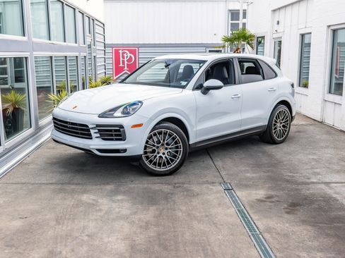 Used 2022 Porsche Cayenne S Platinum image 2