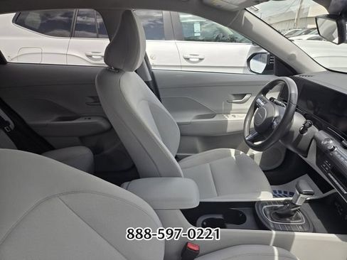 Used 2025 Hyundai Kona SEL FWD image 8