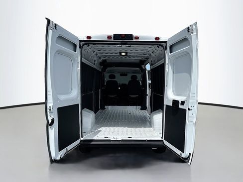Used 2026 RAM ProMaster 2500 w/ Convenience Group FWD image 9