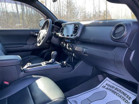 Used 2020 Toyota Tacoma TRD Sport image 11