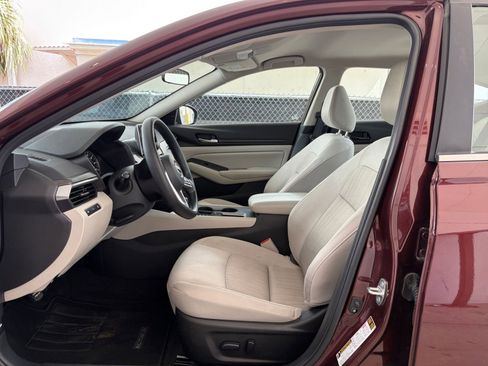 Used 2025 Nissan Altima 2.5 SV FWD image 27