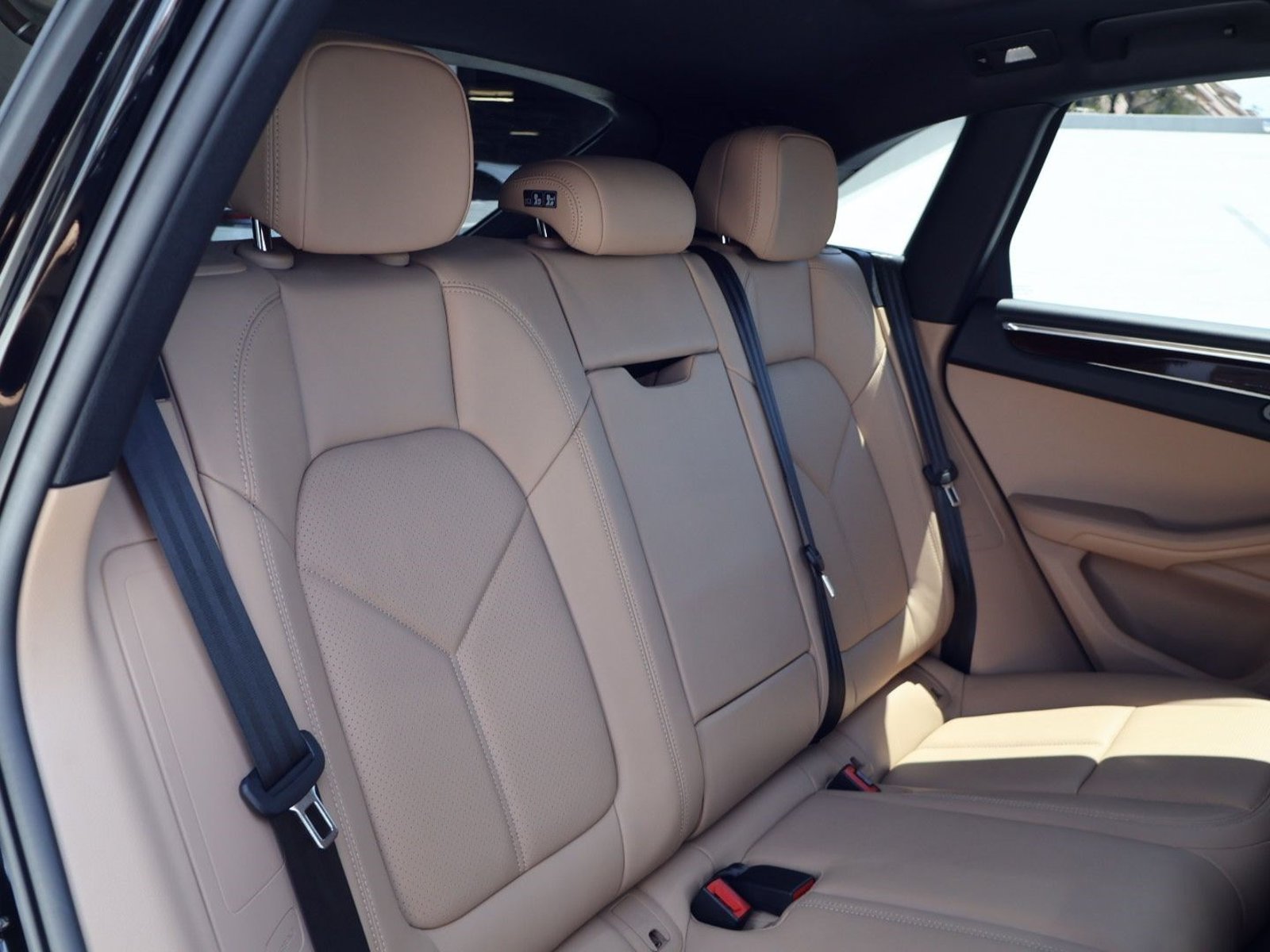 Certified 2026 Porsche Macan AWD/4WD image 23
